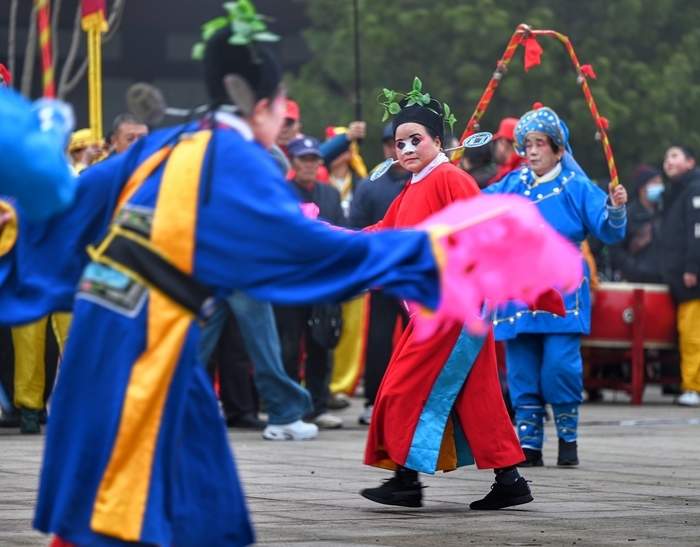 济南有自己的“英歌舞”!十大传统舞蹈决战千佛山,现场夯爆了