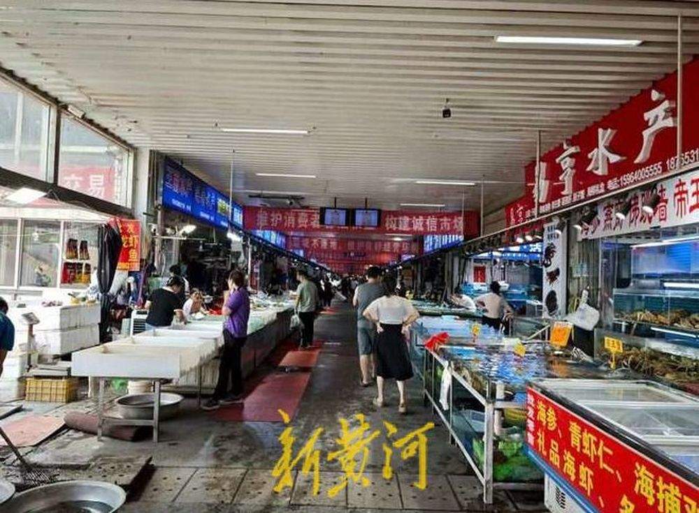 价格腰斩！这类虾每斤降了100多元，济南海鲜大市场日销一万斤