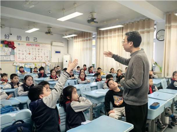 山师附小:“根据地”里的学习智慧红色故事进课堂,照童心传薪火