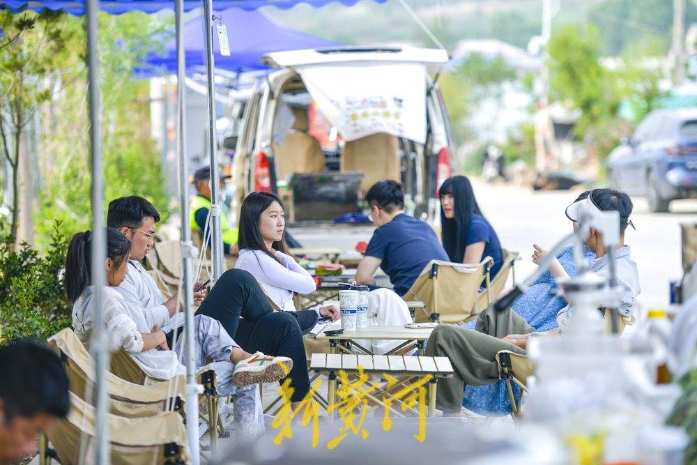 青山环绕碧水荡漾 水库治愈系美景引来打卡热