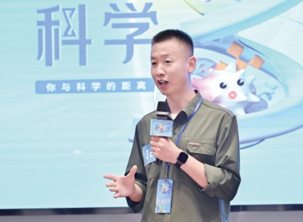 张建锋：深耕田野的“网红”科普专家