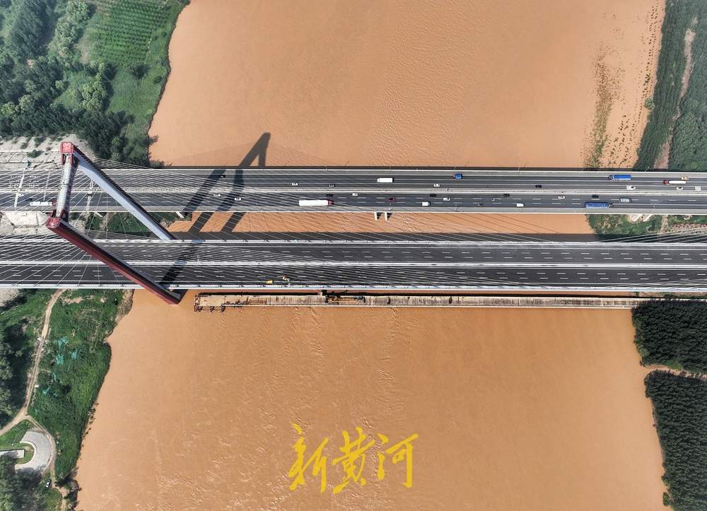 项目强省会｜京台高速公路齐济段改扩建项目黄河特大桥顺利完工
