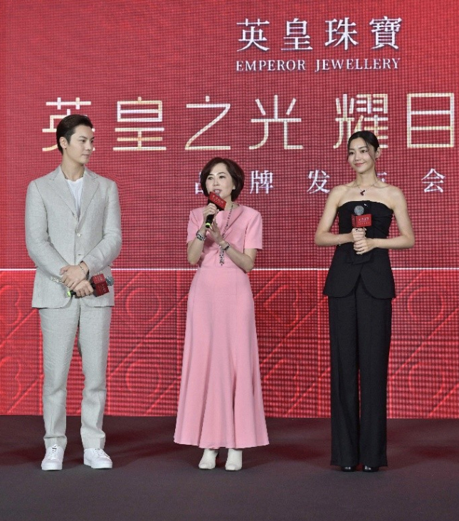 不止于财富：从杨受成到杨政龙，看懂英皇“争气”式传承