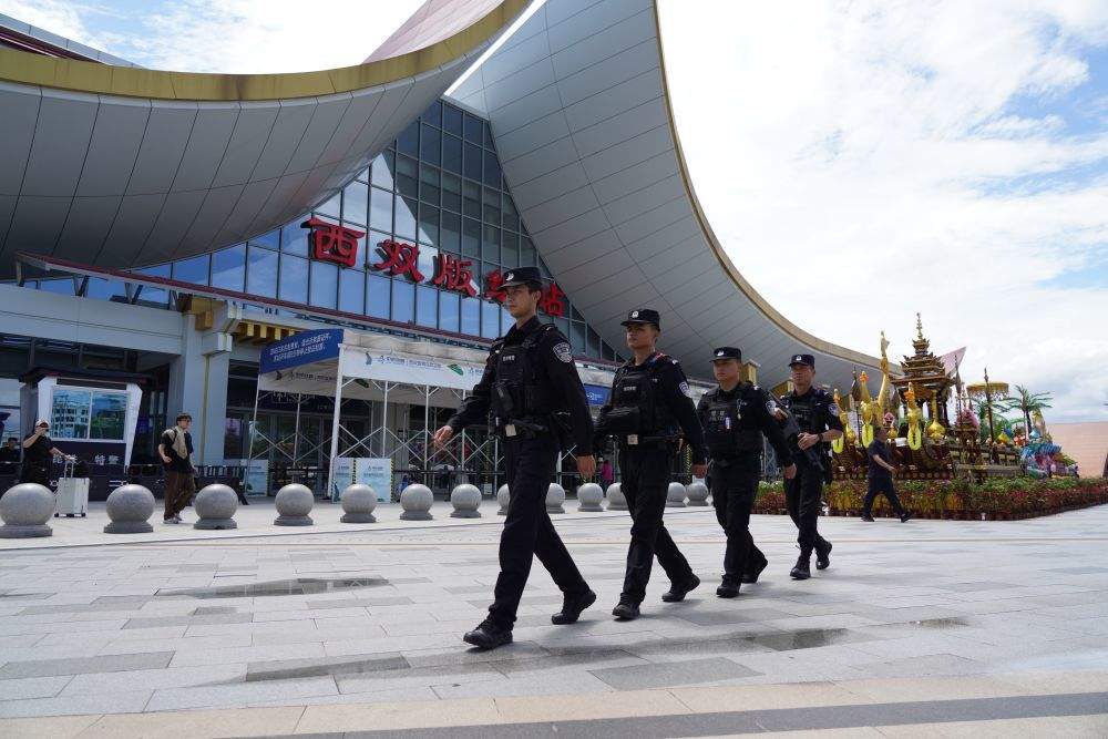 火热而有序 各地多措并举护文明安全旅游