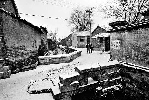 满城清泉桥上观