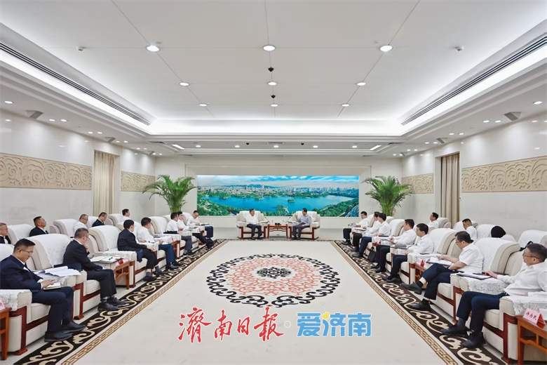 刘强会见中交集团客人