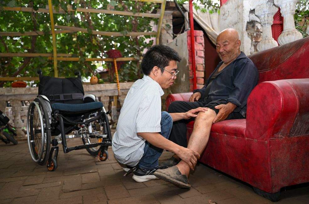 扎根，两位援疆医生的共同选择