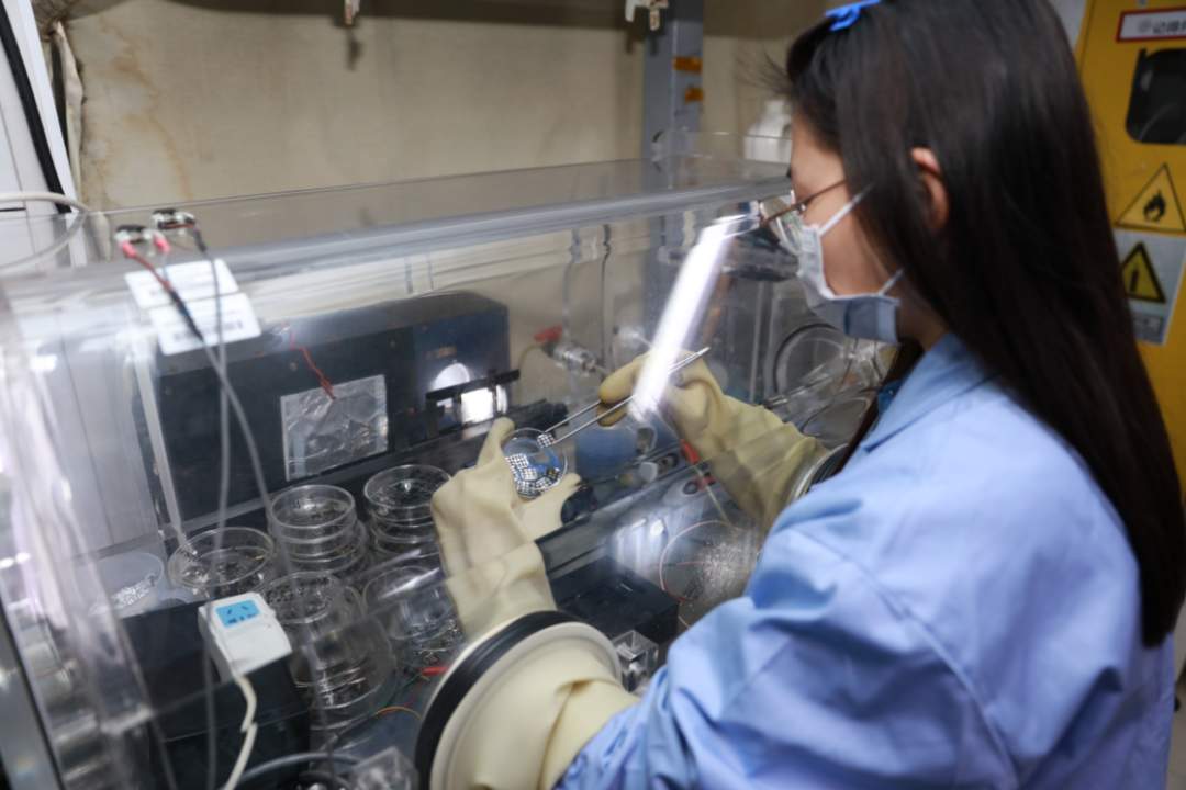 3670小时！我国取得钙钛矿太阳能电池新突破