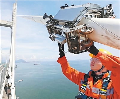 平潭海峡公铁两用大桥维护应用新技术  海陆空机器人守护中国速度