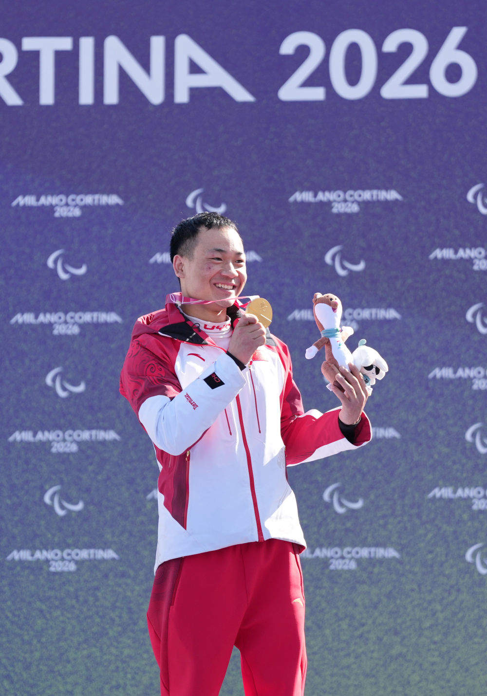 越坚持，越幸运——记米兰冬残奥会残奥单板滑雪冠军武中伟