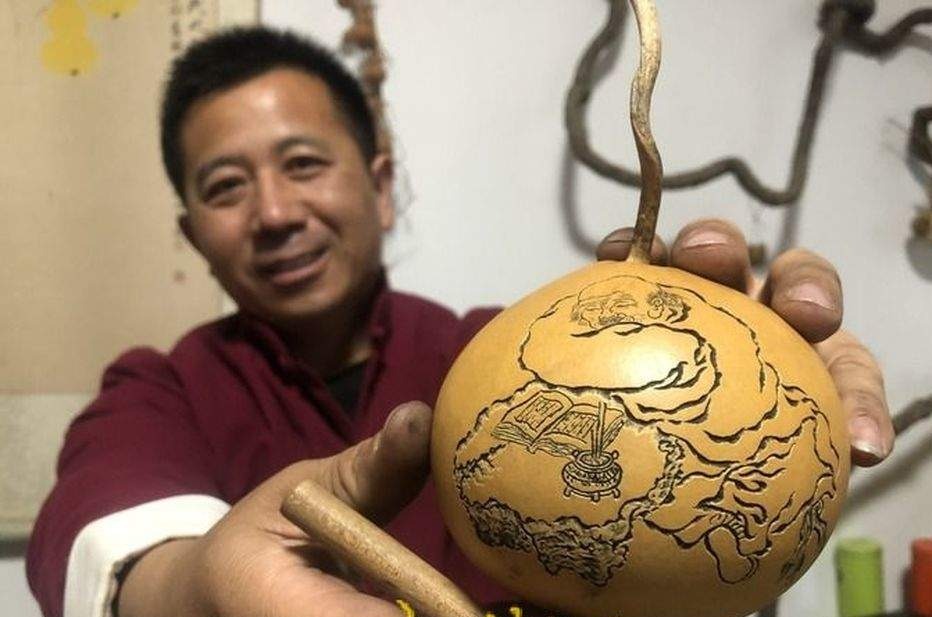 小葫芦蹚出大产业 章丘葫芦雕刻传承人马友谊赋予葫芦“新生机”
