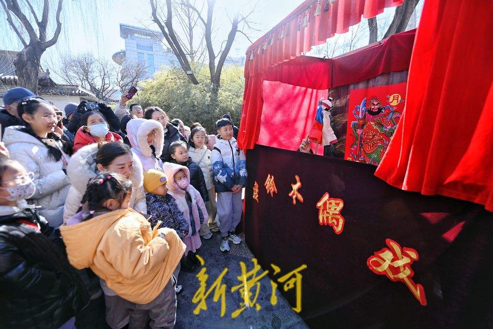 “泉”在济南过大年｜济南五龙潭公园上演“非遗木偶闹新春”