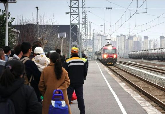 网友“评选”全国最小火车站：麻雀虽小，五脏俱全