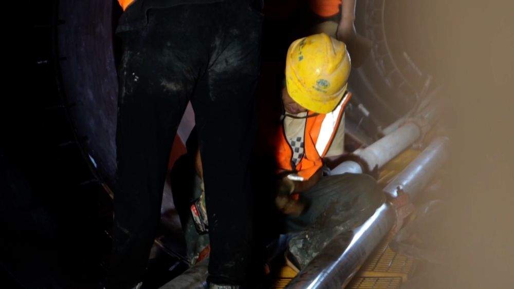 新华视点｜春节的坚守与担当 温暖相伴共赴团圆