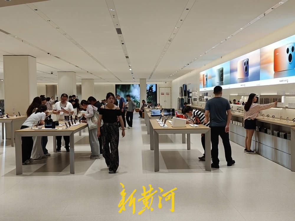 多品牌手机官宣降价，记者走访线下门店：iPhone 17 Pro线下优惠500元