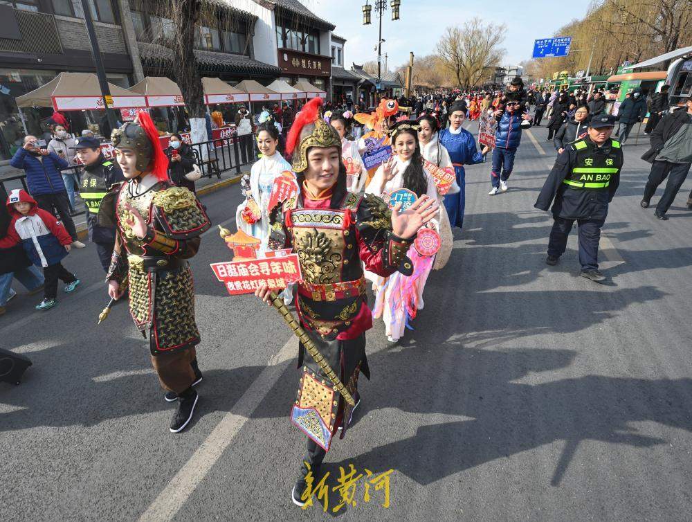 正月初一赶一场明湖市集，沉浸式触摸非遗里的中国年