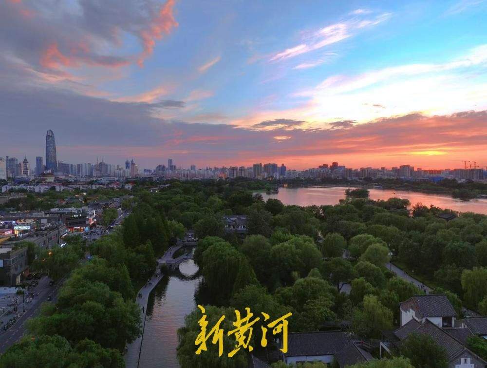 一年四季 泉在济南丨夏日火烧云惊艳泉城 浸染大明湖万顷碧波