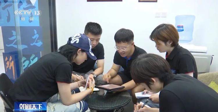 中国景区“长”满外国人！中国“City Walk”走起