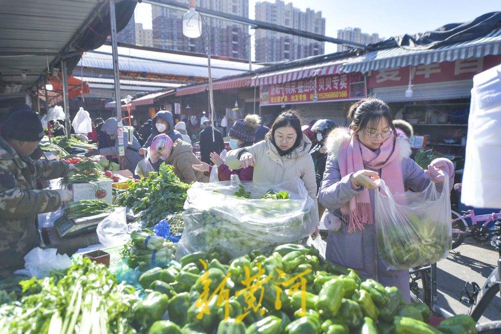 “泉”在济南过大年｜年货采购进入“冲刺”阶段，济南农贸市场“热气腾腾”