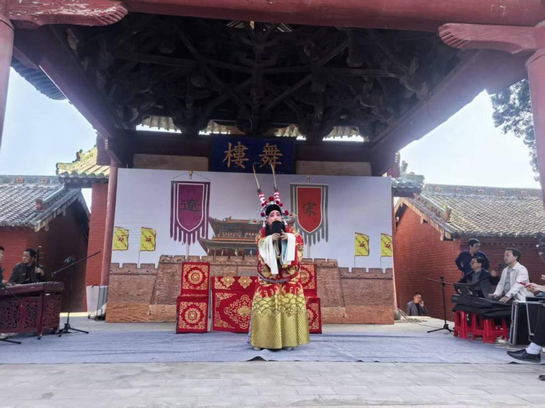 何以中国·屋檐上的文脉｜一方戏台，为何“有戏”近千年