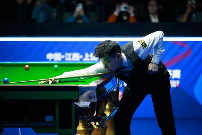 赵心童打出两次单杆破百 晋级斯诺克世界公开赛32强