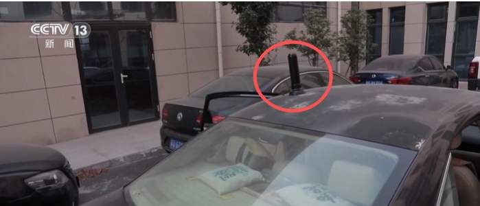 看见车上有这种“装饰”，请立刻报警！