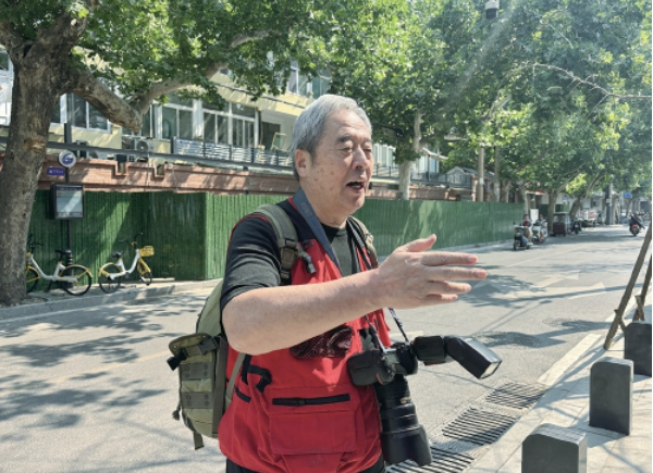 济南有个老年摄影工作室专为“老朋友”拍照 免费服务上万人