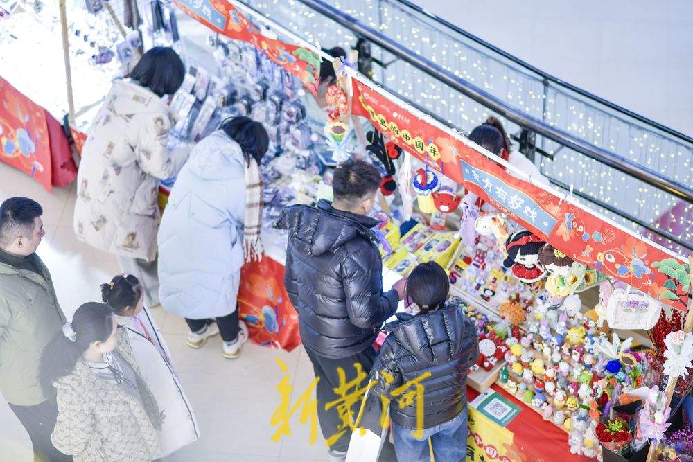 商场市集年味浓 市民“赶集”忙