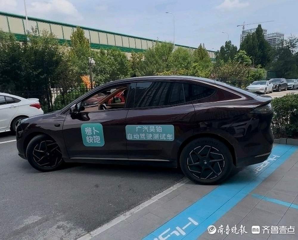 “萝卜快跑”在济上路？记者调查：系其他品牌，非无人驾驶出租车