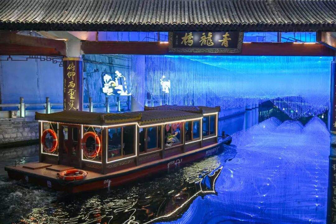 初秋已至，济南清风入泉