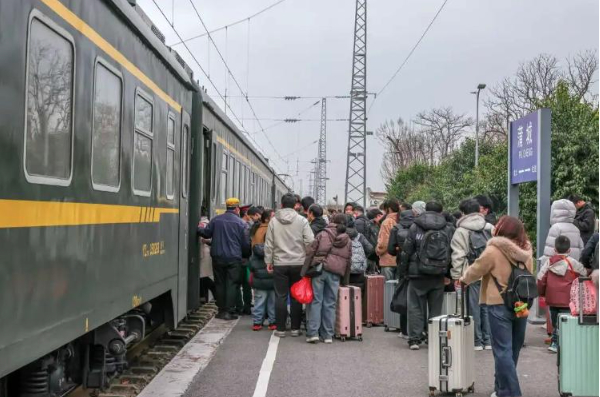 网友“评选”全国最小火车站：麻雀虽小，五脏俱全