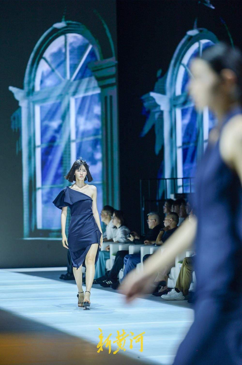 泉城霓裳，正装风华——2026济南时装周正装女装秀精彩上演