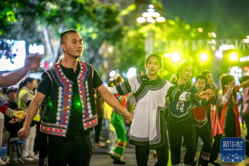 “五一”假期游 越夜越精彩