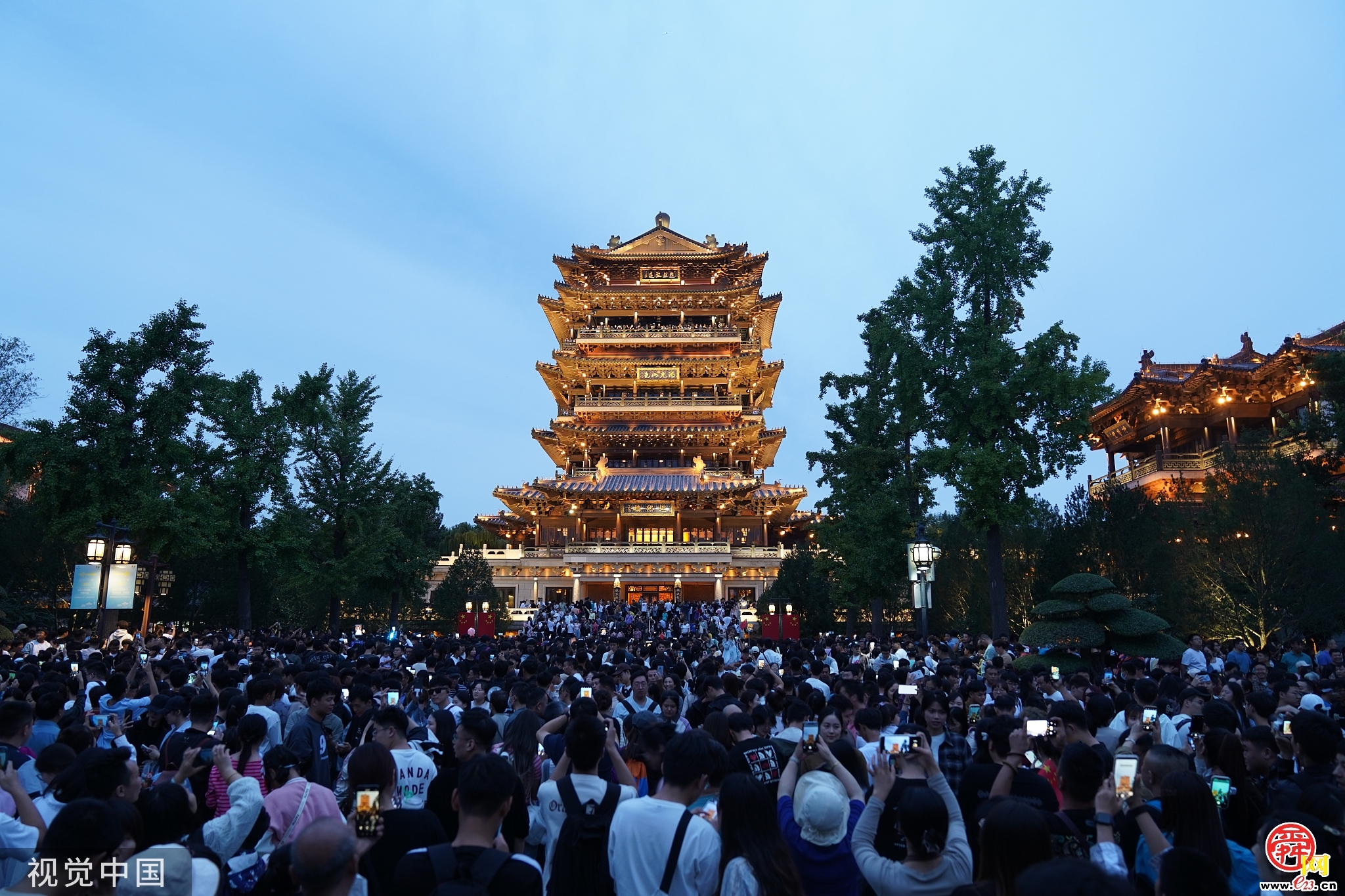 8月3日起，超然楼亮灯时间调整为每日19:30