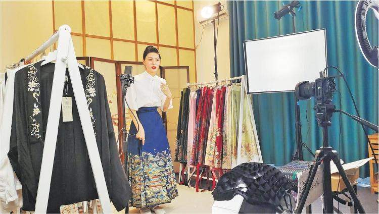 一条马面裙背后的百亿级产业