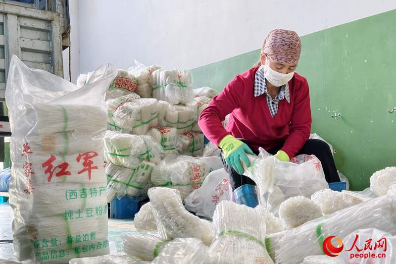 行进中国·走好新时代的长征路 六盘山下 长征启新程