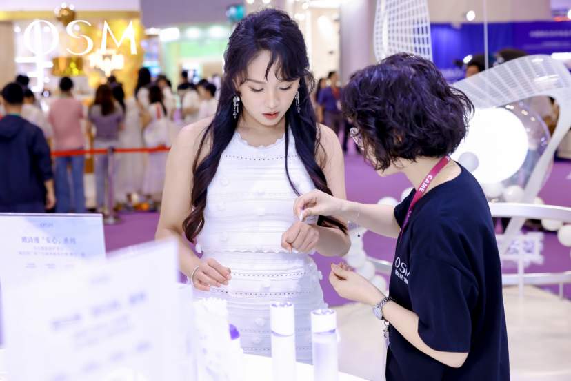 双展亮相，欧诗漫向世界递出“中国自研美白”新名片