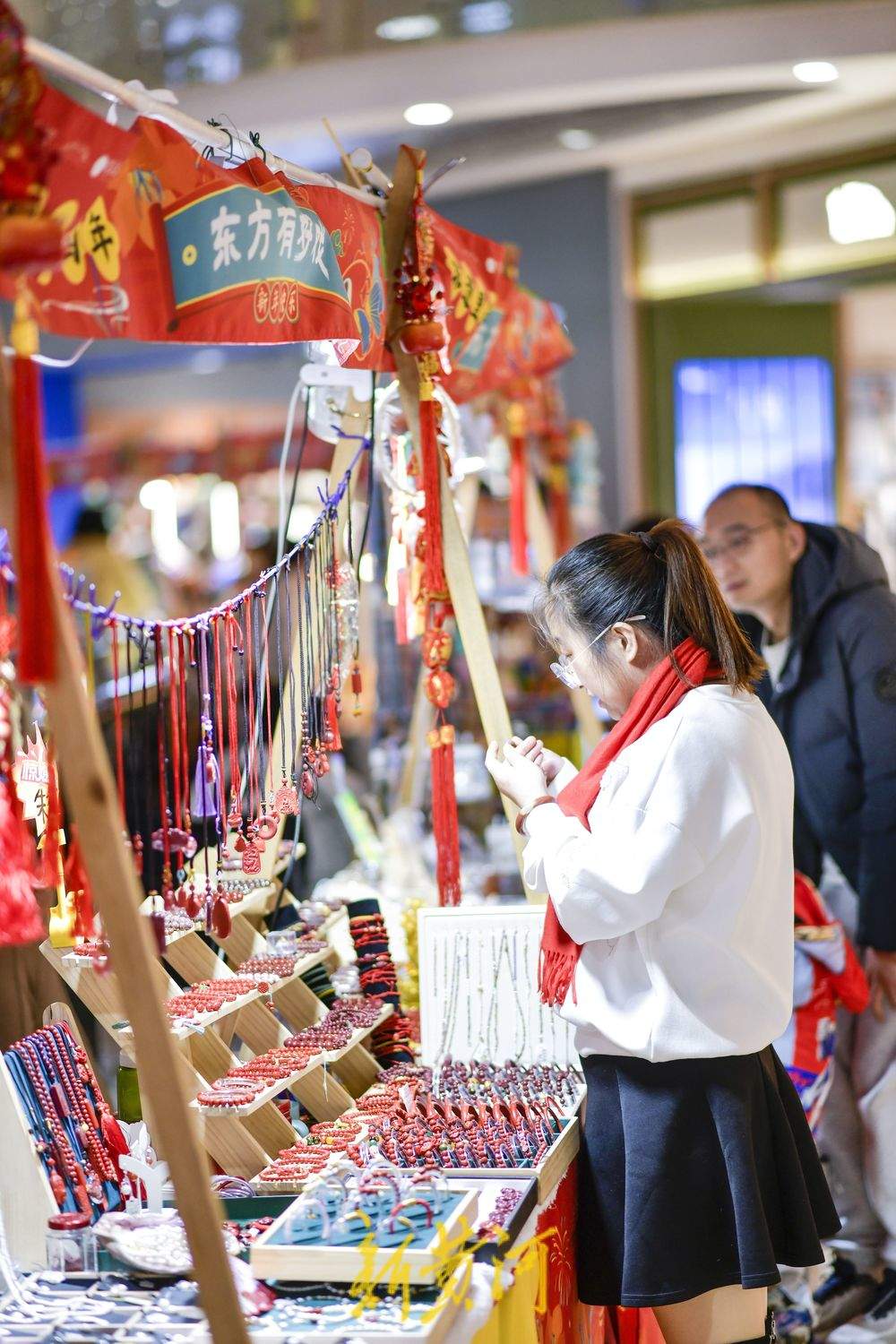 商场市集年味浓 市民“赶集”忙