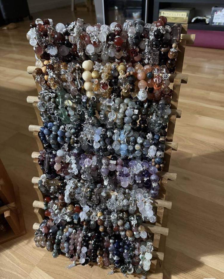 疗愈水晶收割“迷信”的年轻人 “00后”卖水晶年入50万