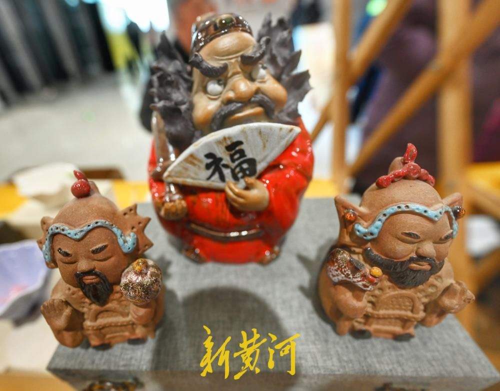 听快书看戏法，返乡路上很热闹