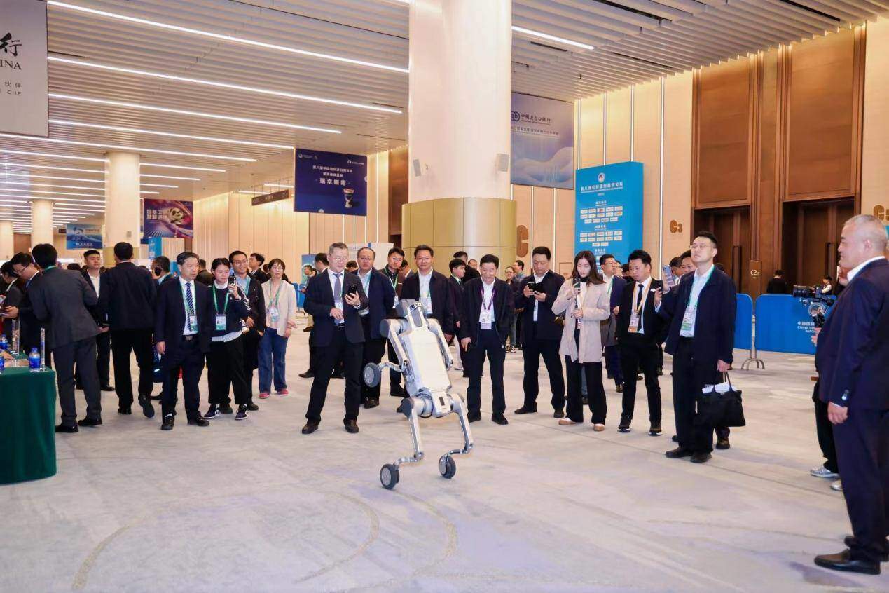 从进博会上的机器人看山东智造如何赢得跨国公司青睐
