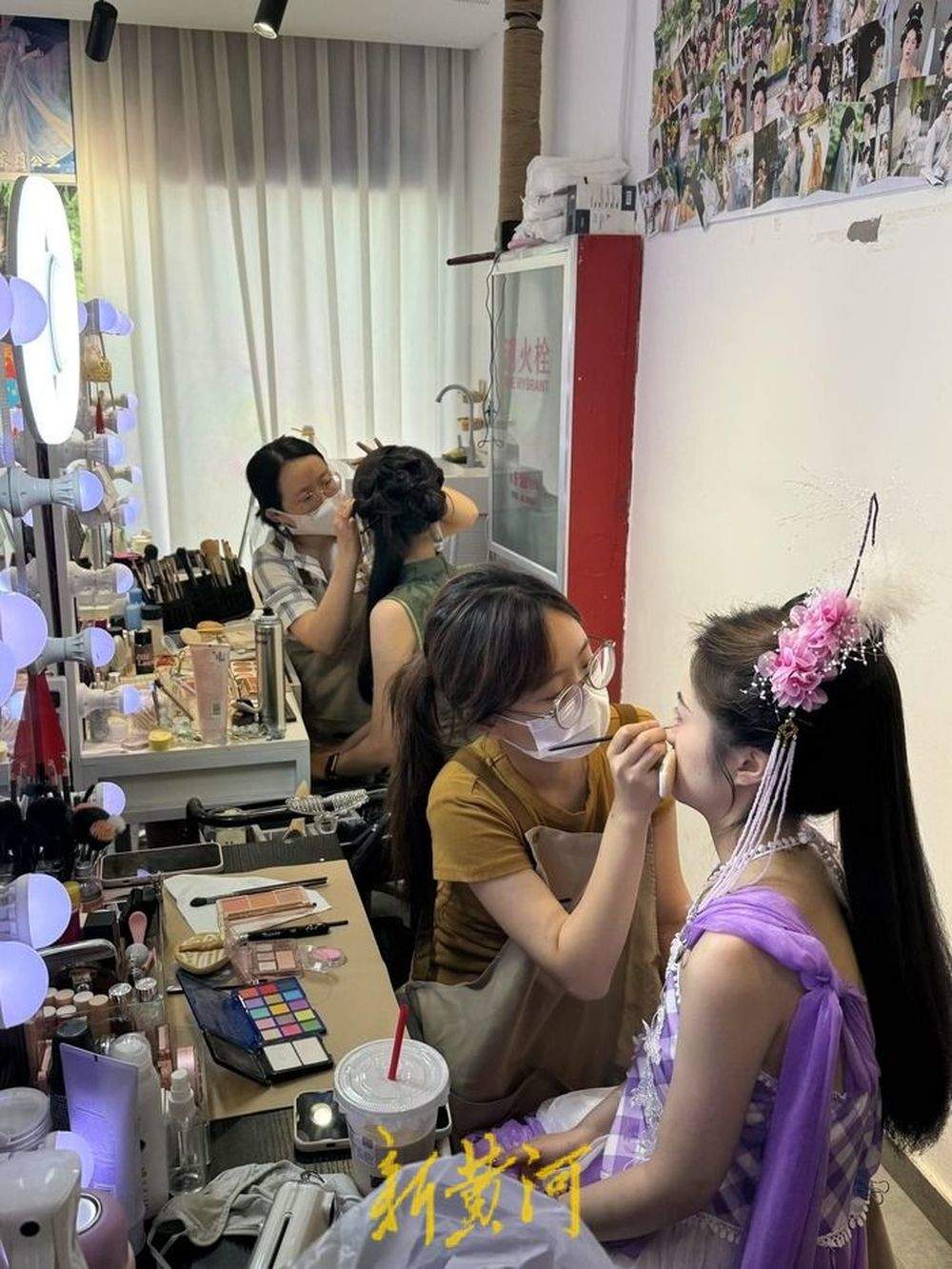 大明湖畔《欢天喜地七仙女》妆造火了！“90后”梦回童年，店长：单日接单量超30位