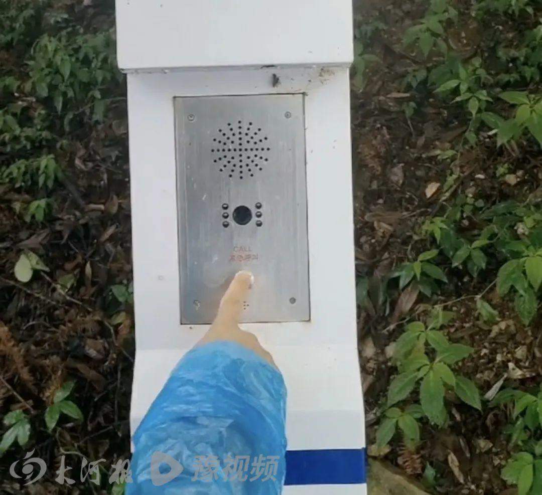 游客称被困山顶，救援电话打不通、紧急求助设备失效！景区回应