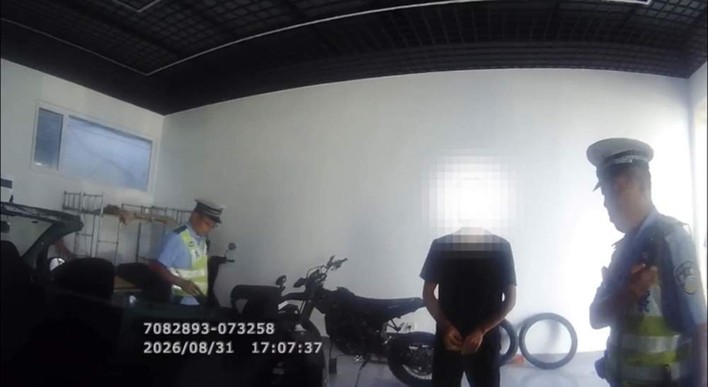 私自切割车顶改“敞篷车“拍短视频博流量，济南一车主被查处，警方发布提醒