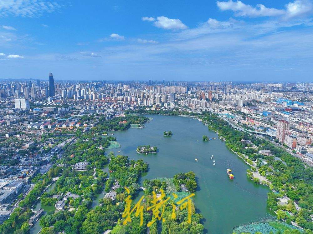 一年四季 泉在济南｜雨后初晴 济南大明湖畔画中游