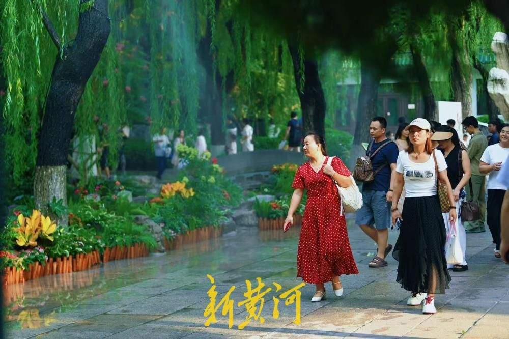 泉流伴繁花 雾森送清凉 济南趵突泉打造夏日亲水游园新场景