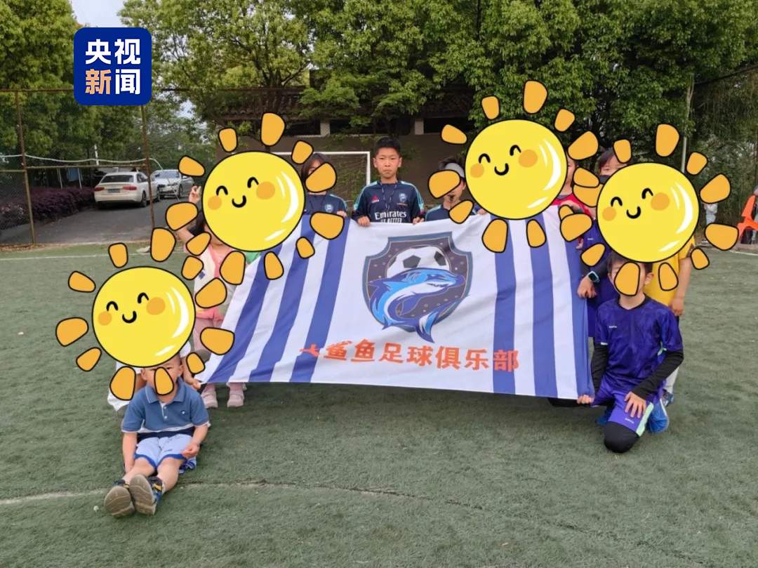 11岁男孩打碎电视屏 在小区创业2个月成功“还债”