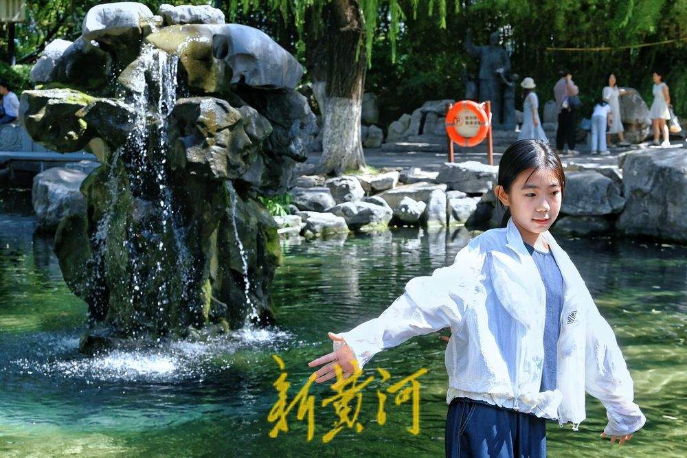 趵突泉水位突破29米，“月牙飞瀑”欢畅喷涌