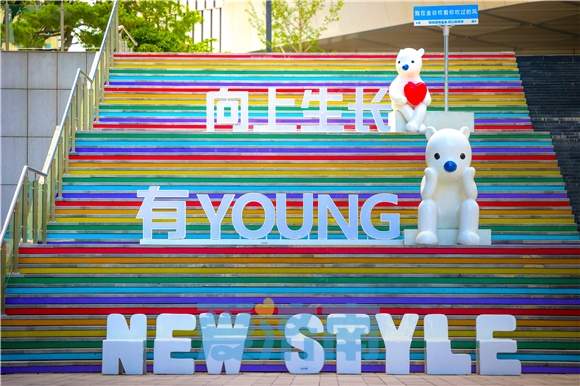 济南汉峪金谷，性价比拍摄新地标，陆家嘴同款美景随手拍！