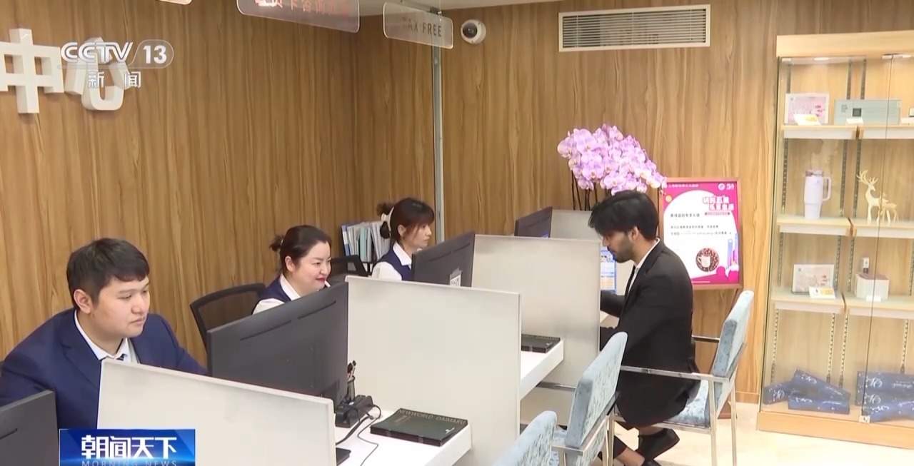 外国游客“买买买”！离境退税“即买即退”激活入境消费新活力